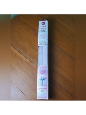 Wilton Fondant Imprint Mat, Floral Fantasy, 20" x 20"